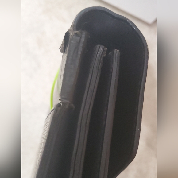 LV EPI BRIEFCASE (DAMAGE REPAIRED W/ DUCT TAPE, CORNER WEAR, TEAR ON SID… - Picture 11 of 16